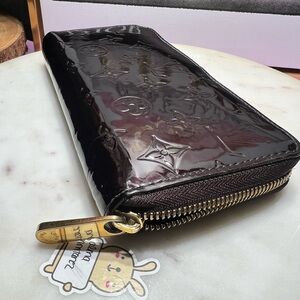 LOUIS VUITTON Amarante Vernis
Long Zippy Wallet EUC